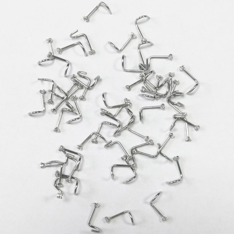 4 claw Curved Nose Stud