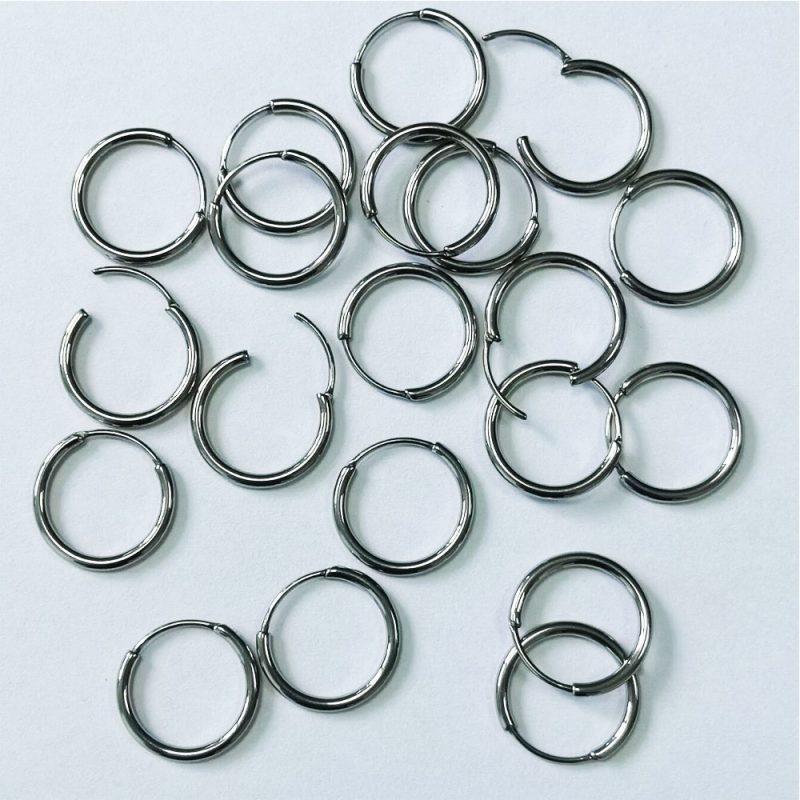 huggie earring